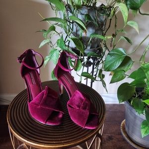 Antonio Melanie maroon velvet heel